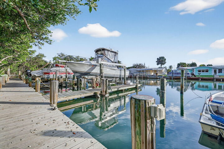 Property Photo: 3207 S Lakeview Circle 6-203 FL 34949