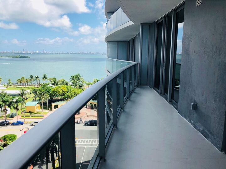 Property Photo: 488 NE 18 Street 907 FL 33132