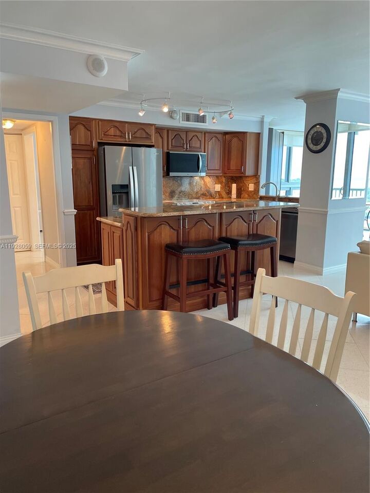 Property Photo:  2655 Collins Ave 2105  FL 33140 