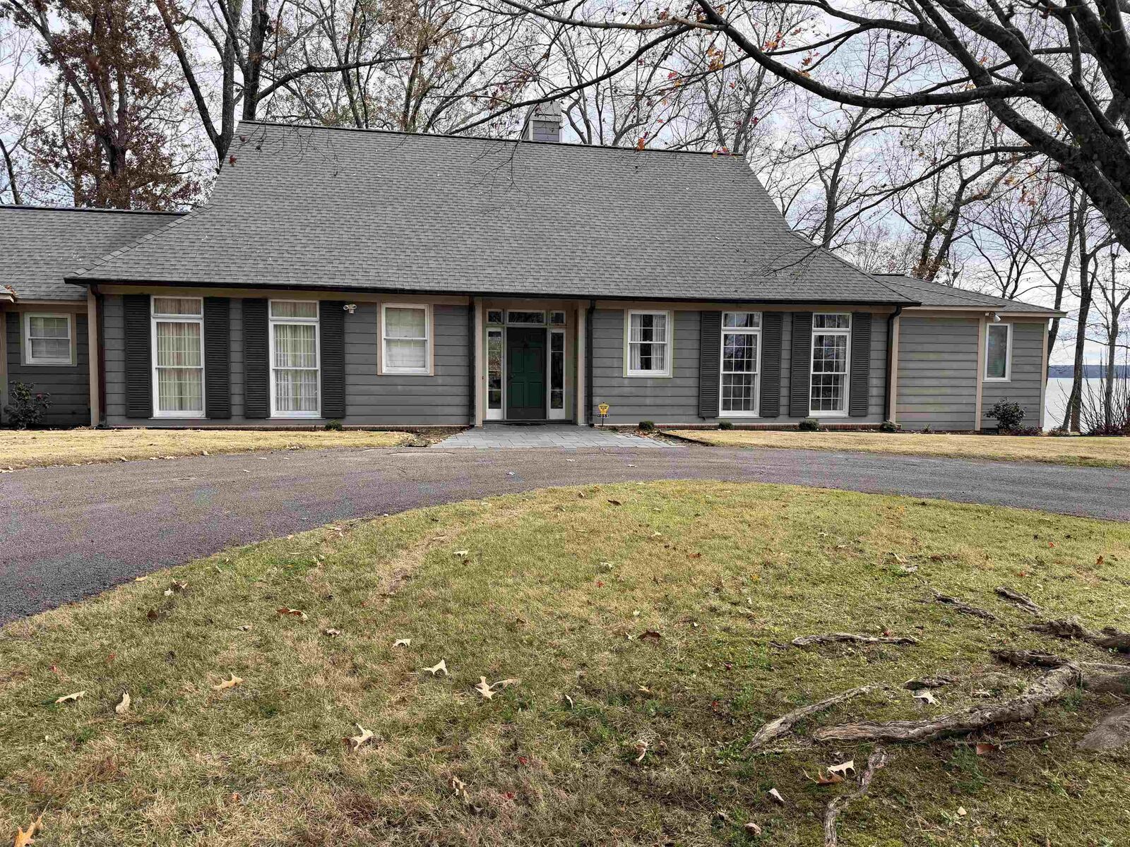 Property Photo:  1055 Turtle Cove Rd  AL 35645 - KILLEN 