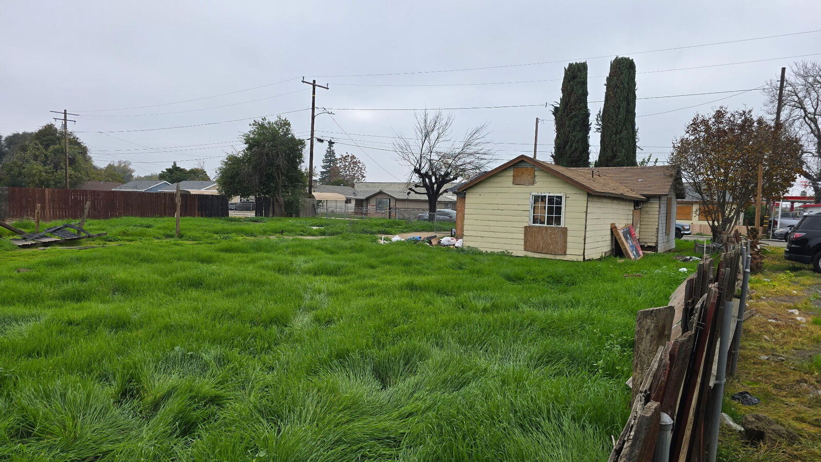 Property Photo: 146 S Magnolia Ave Avenue CA 93223