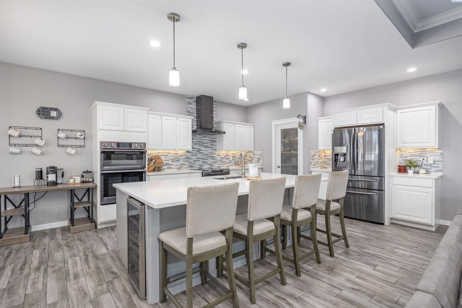 Property Photo: 5221 W Richardson Road WA 99301