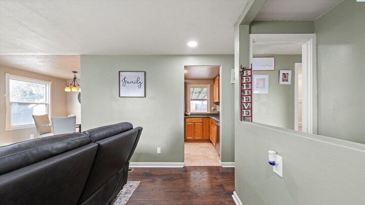 Property Photo: 805 Crescent Dr WA 98930