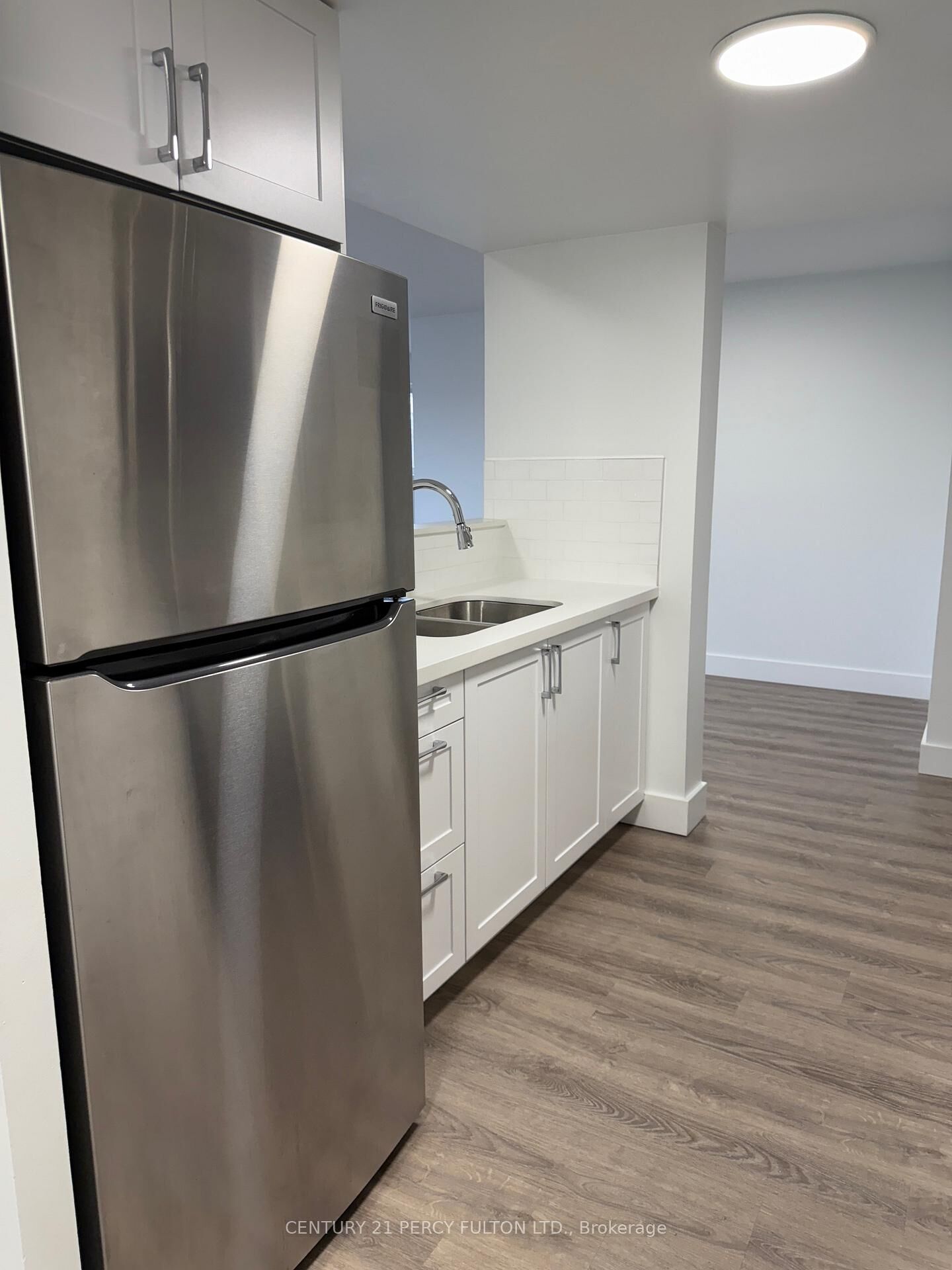 Property Photo: 19 Regency Crescent 302 ON L1N 8M6