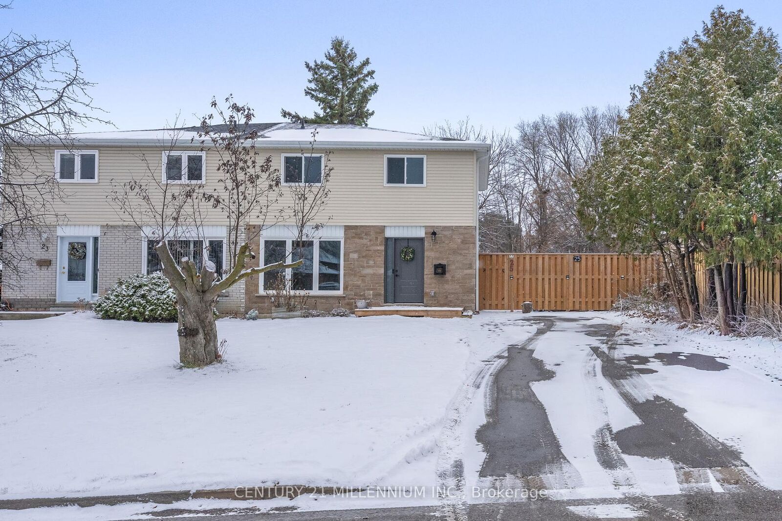 Property Photo:  25 Davenport Crescent  ON L6T 3L5 