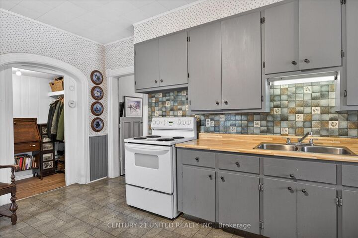 Property Photo:  3 Ann Street  ON K0L 1Z0 