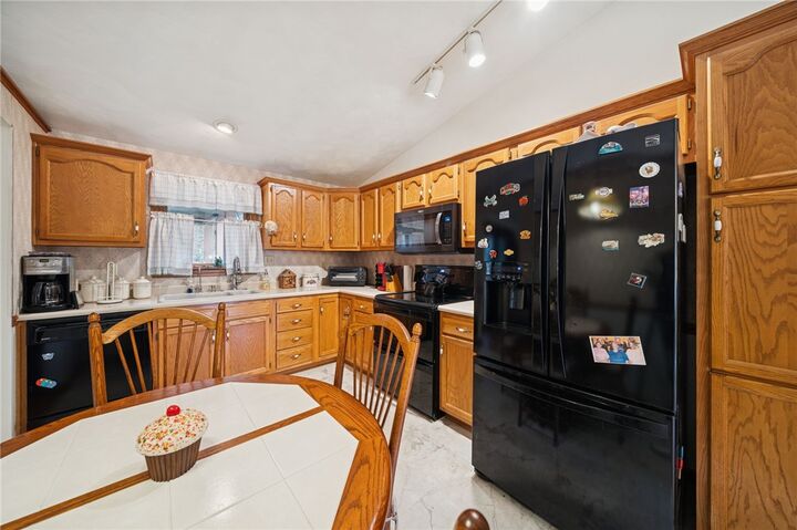 Property Photo: 100 Rose Ct PA 15626