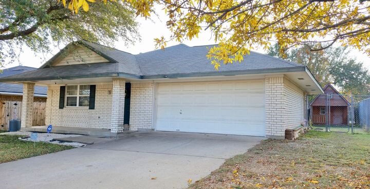 Property Photo: 405 Northern Trail TX 78641