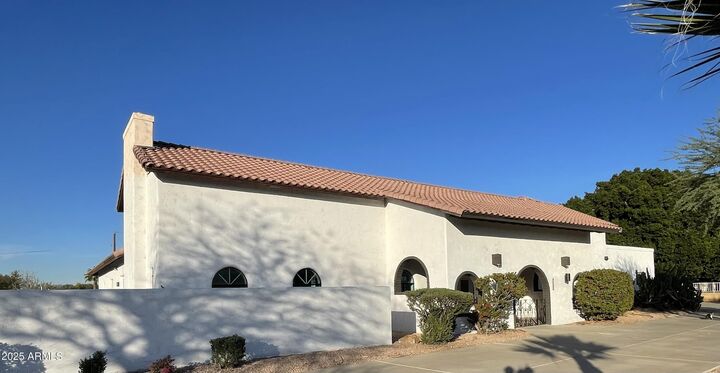 Property Photo: 8200 W Orangewood Avenue AZ 85303