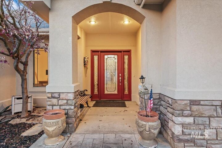 Property Photo: 2308 E Chimere Dr ID 83646