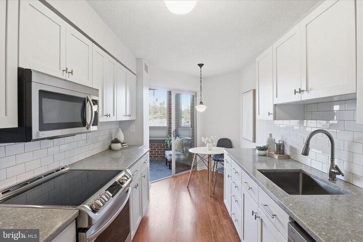 Property Photo:  2121 Jamieson Avenue 511  VA 22314 