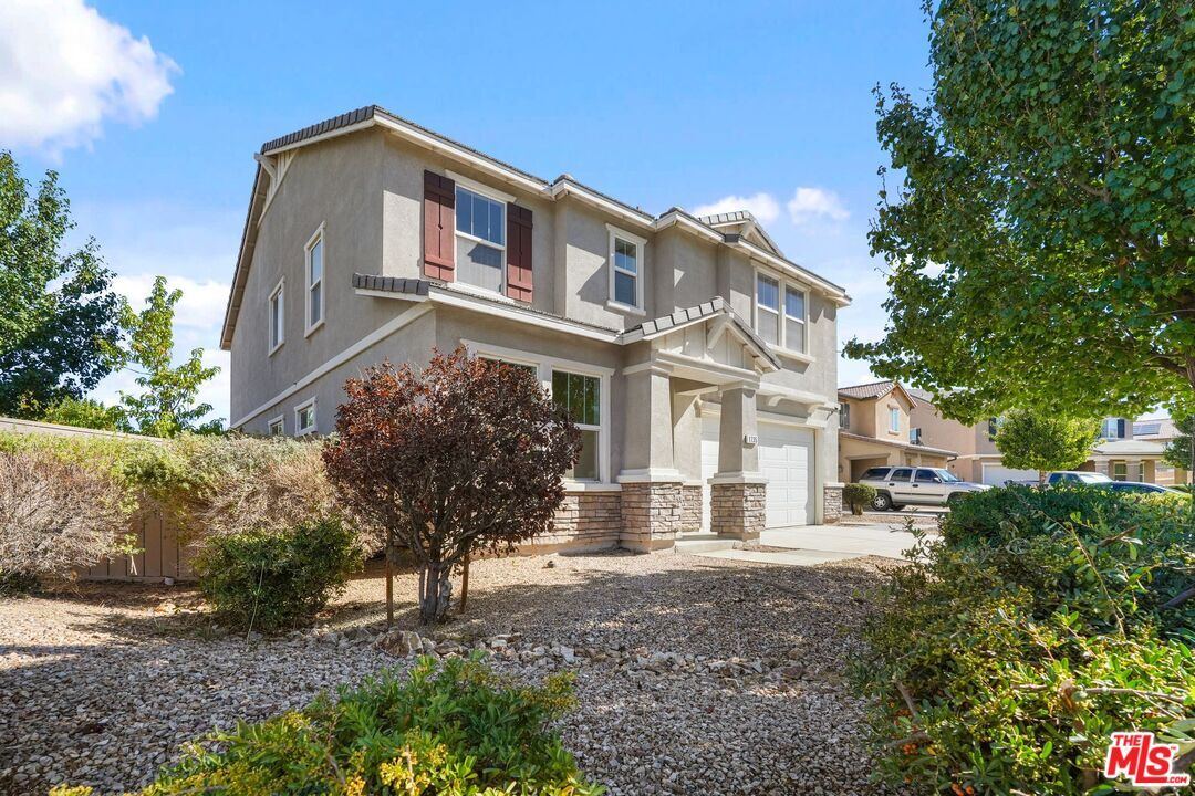 Property Photo: 1735 W Newgrove St CA 93534