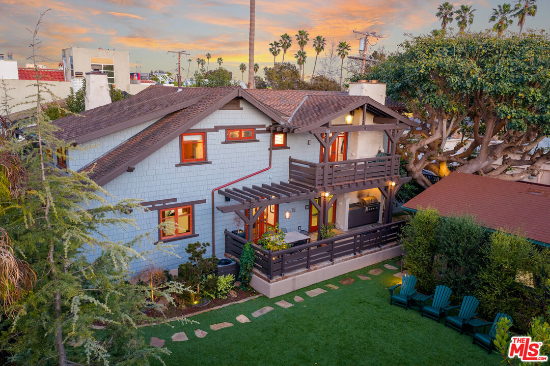 Property Photo:  706 Navy St  CA 90405 