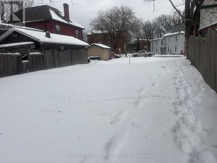 Photo de la propriété: 126 West Elgin Street West ON K7S 1N8