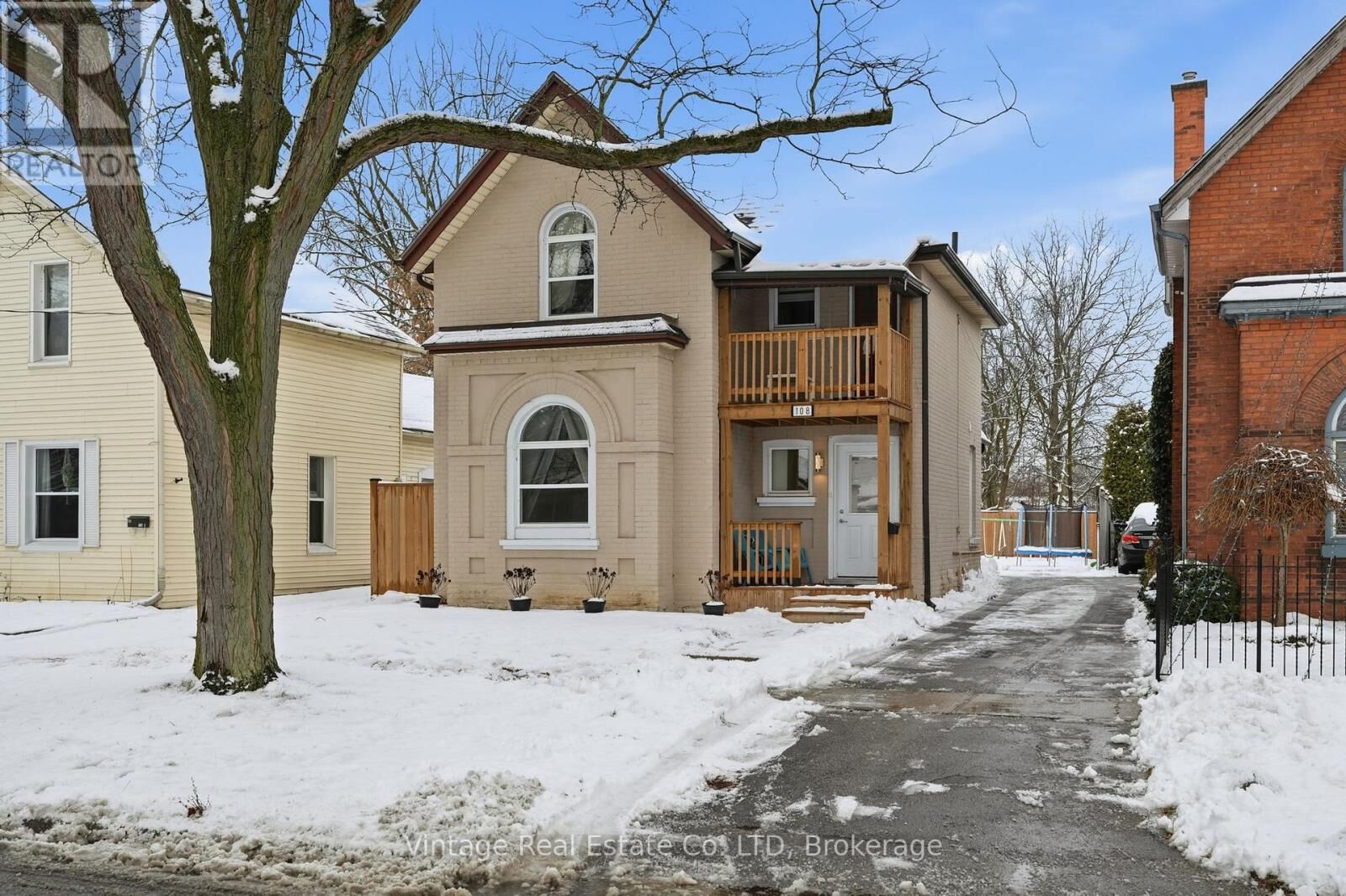 Property Photo:  108 Eagle Avenue  ON N3S 1Z5 