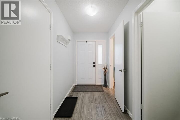 Property Photo:  431 Springbank Avenue North 431  ON N4T 1H8 