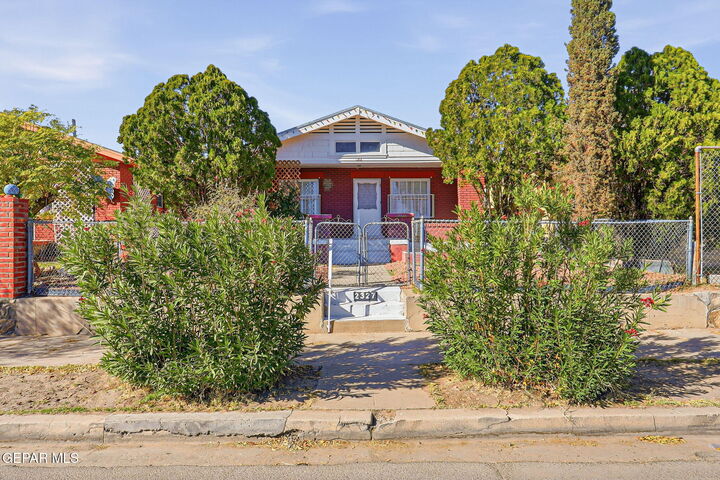 Property Photo: 2327 E Yandell Drive TX 79903