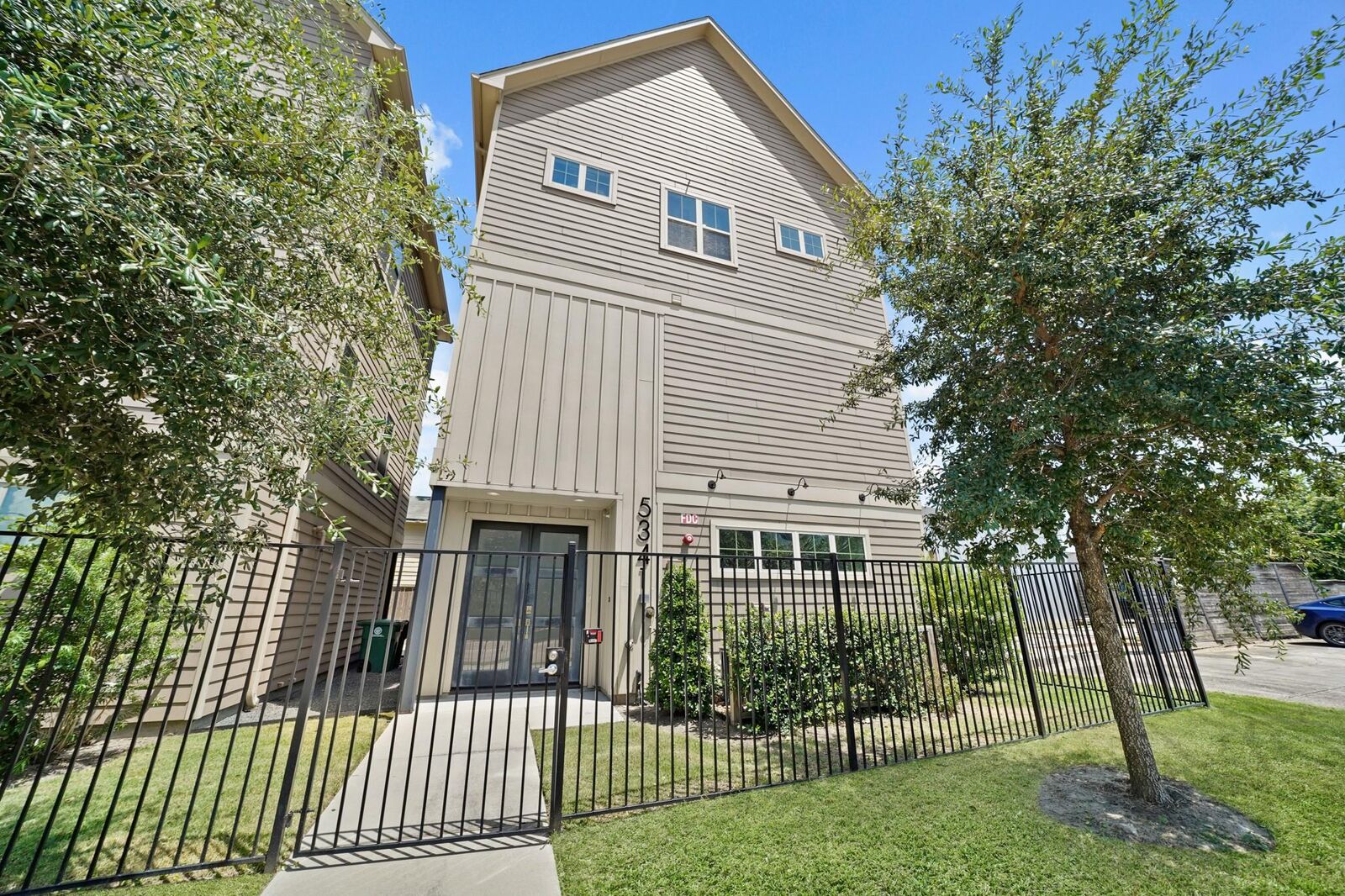 Property Photo: 5341 Larkin Street TX 77007