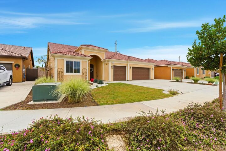 Property Photo: 4613 W Payson Court CA 93291