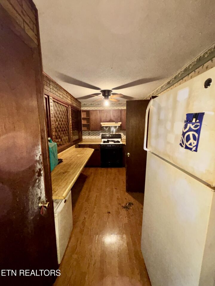 Property Photo:  211 Cates Rd  TN 37854 