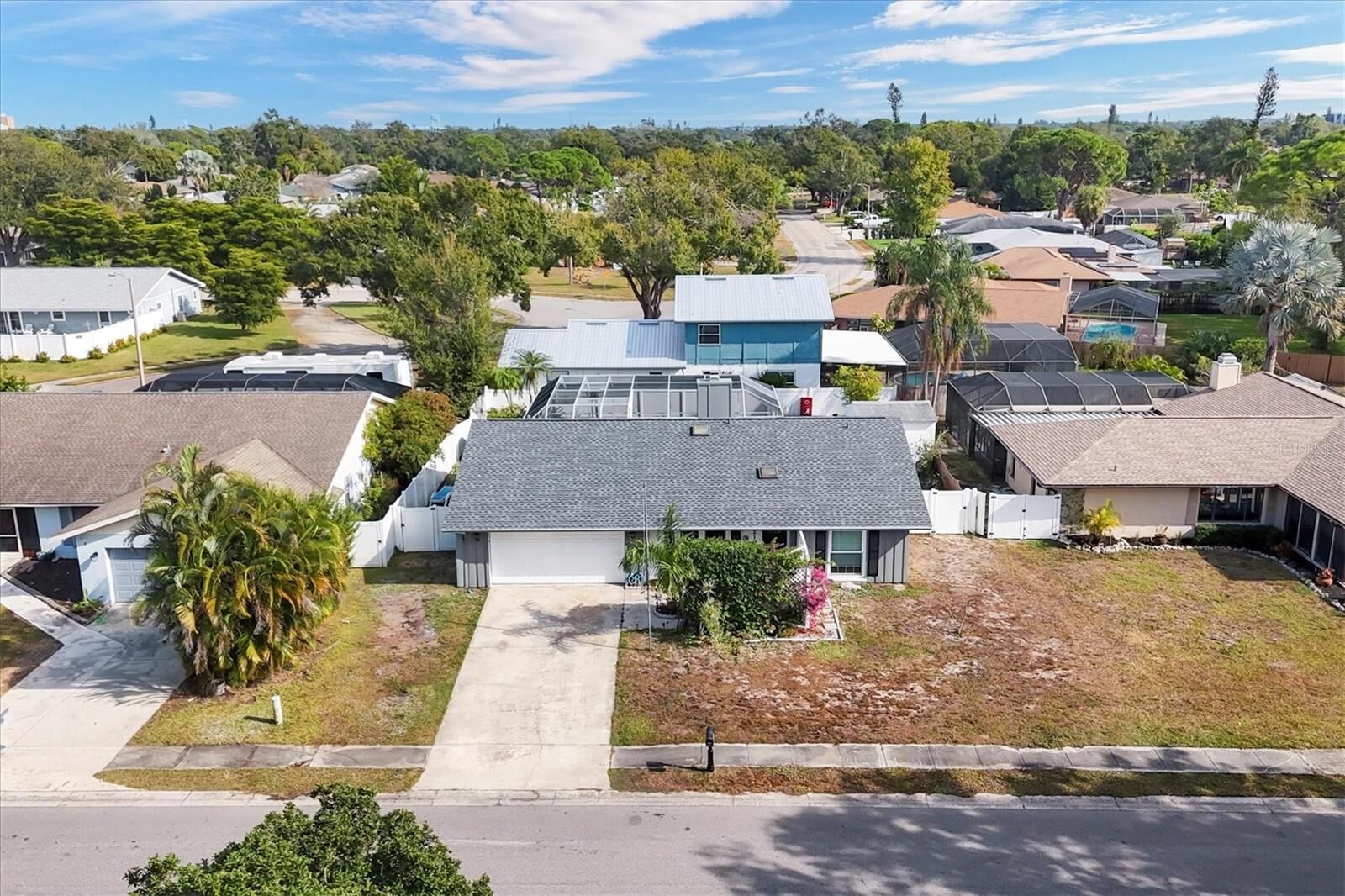 Property Photo: 2105 39th Street W FL 34205