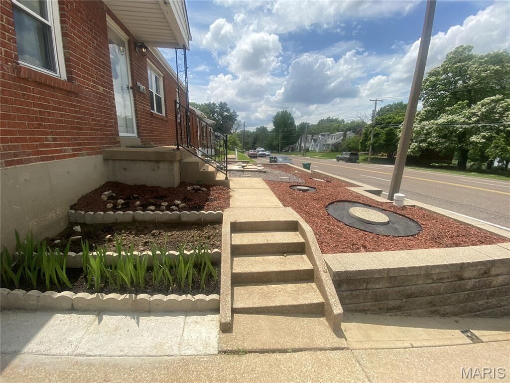 Property Photo:  84 S Laclede Station Road  MO 63119 