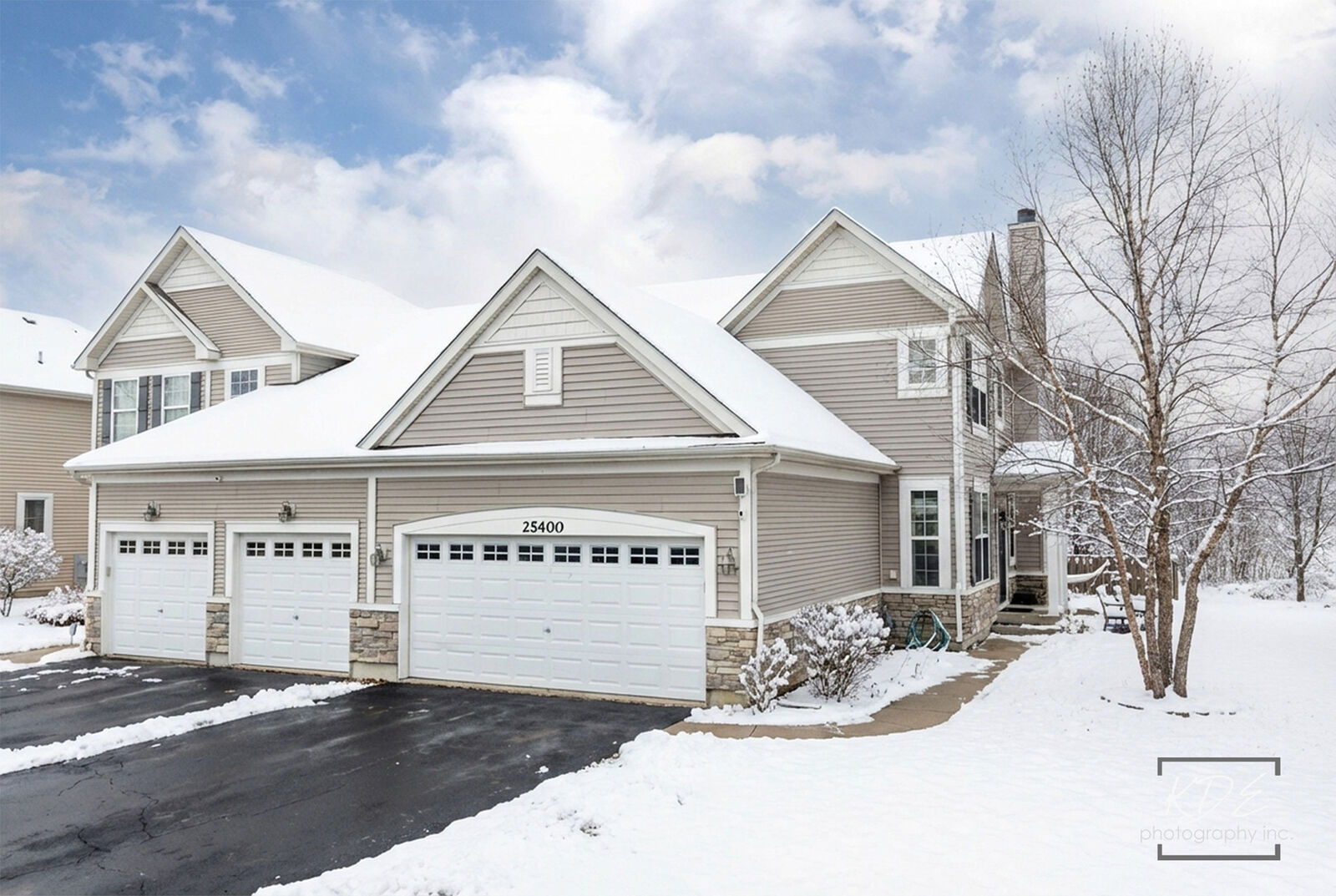 Property Photo: 25400 Cove Court IL 60544