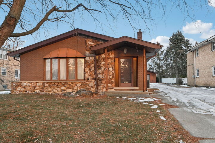 Property Photo:  7605 Banks Street  IL 60458 