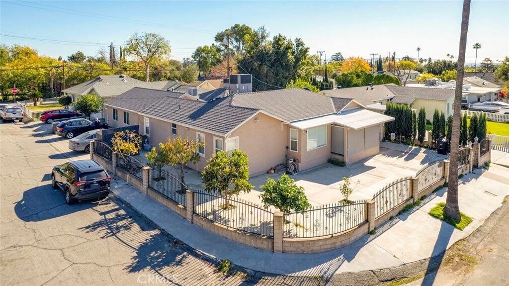 Property Photo:  1670 N Oxford Avenue N  CA 91104 