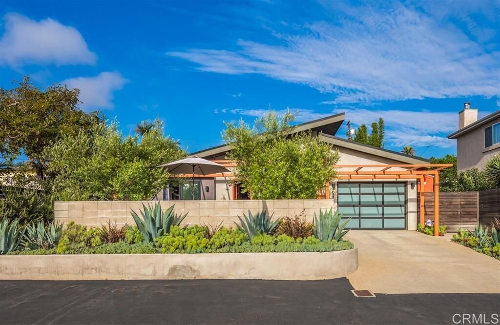 Property Photo:  1025 Arden Drive  CA 92024 