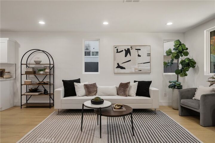 Property Photo:  2706 S Cochran  CA 90016 