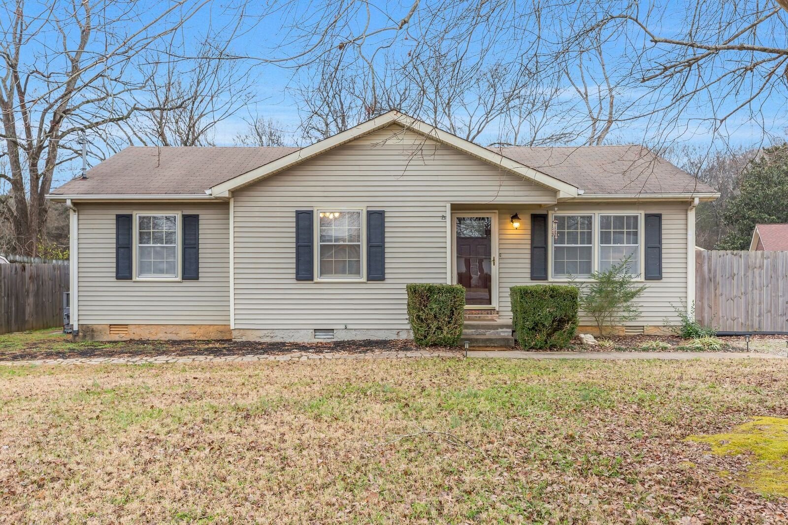 Property Photo:  2041 Sugartree Dr  TN 37129 