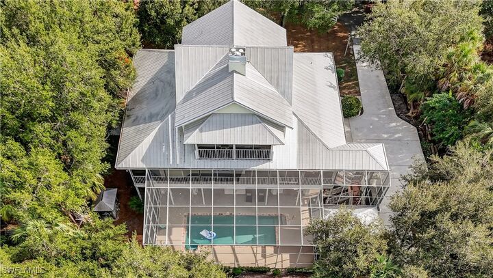 Property Photo: 685 11th Street NW FL 34120