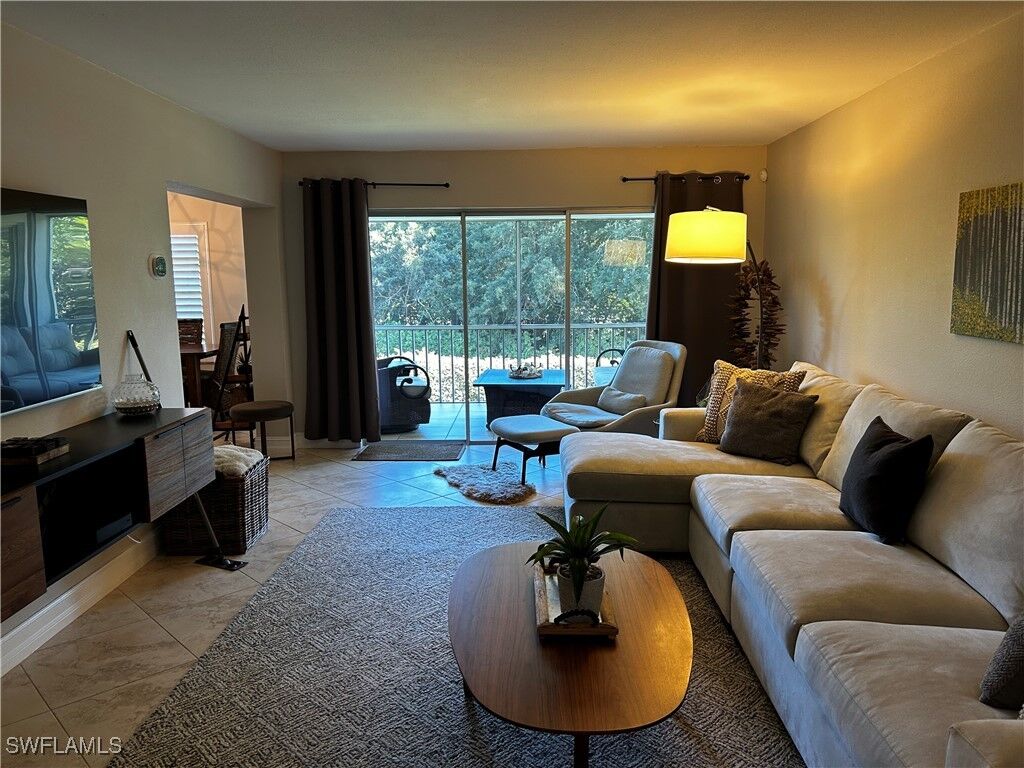 Property Photo:  208 Bob O Link Way 208B  FL 34105 