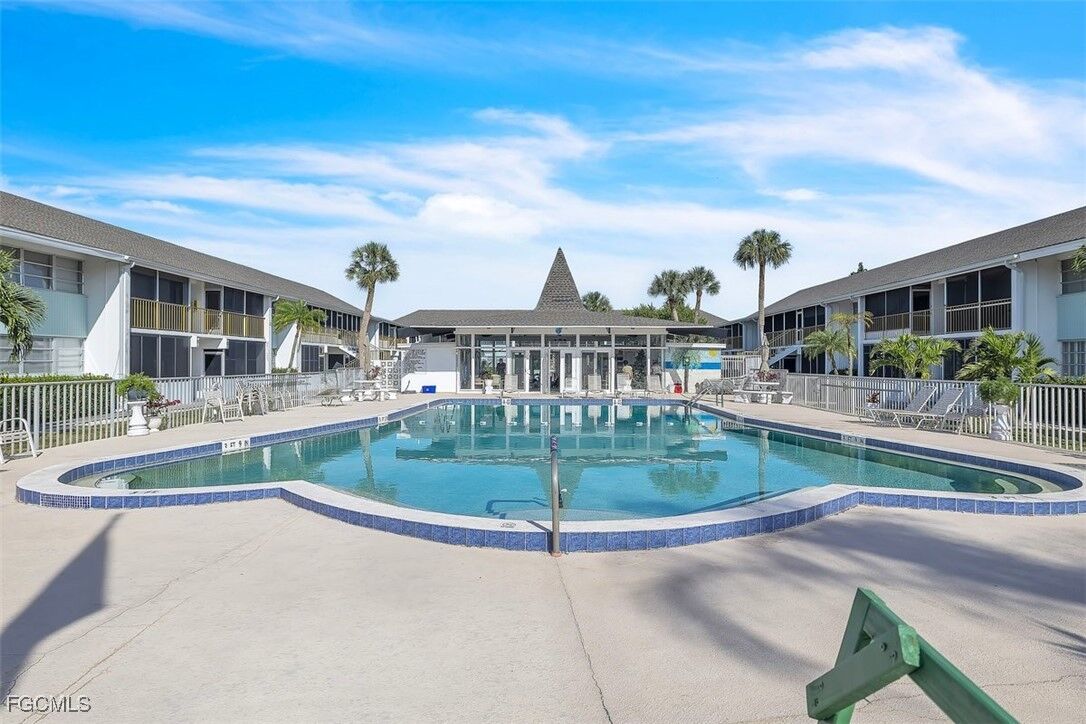 Property Photo:  403 SE 43rd Terrace 11  FL 33904 