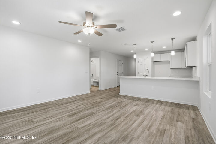 Property Photo: 5124 Shenandoah Avenue FL 32254
