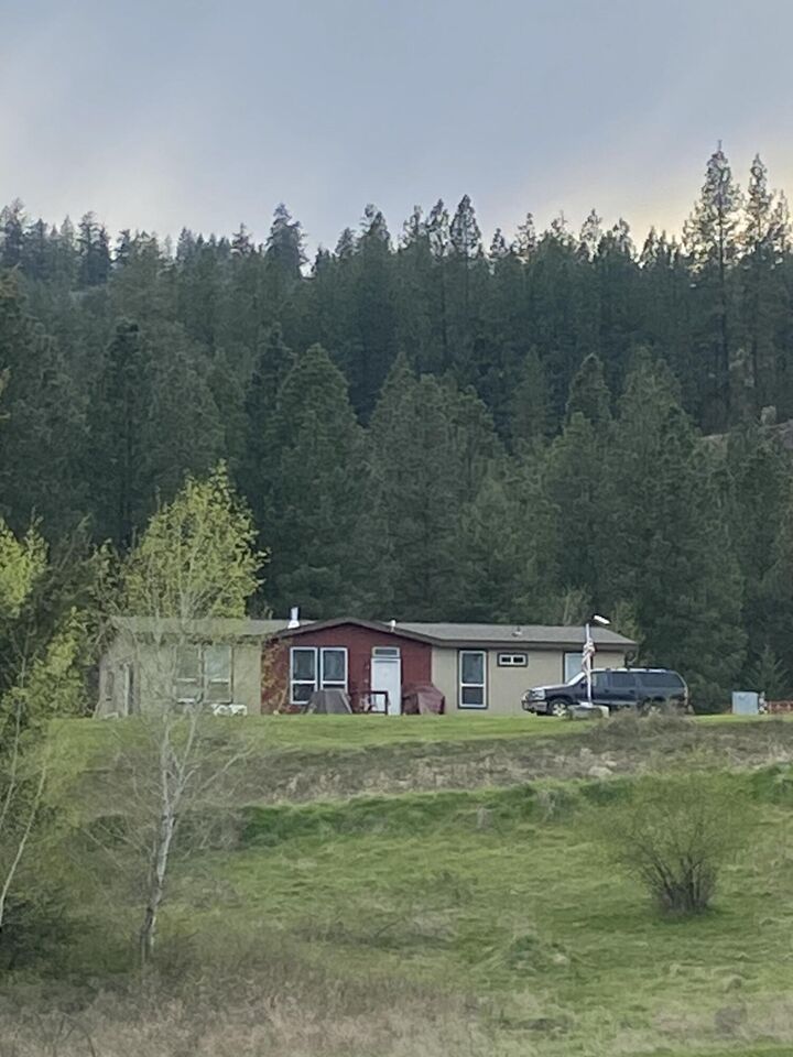 Property Photo:  30 Grandlouis Rd  WA 99141 