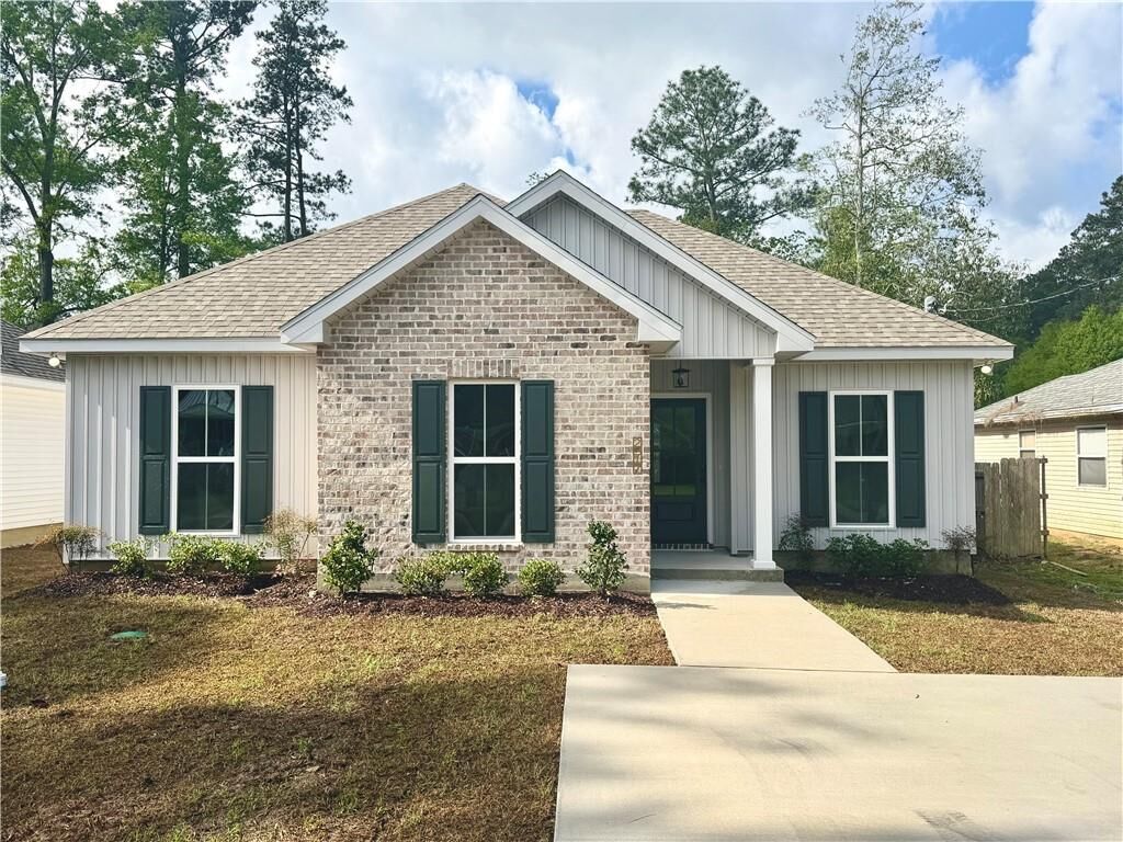 Property Photo: 2517 Pelican Street LA 70460