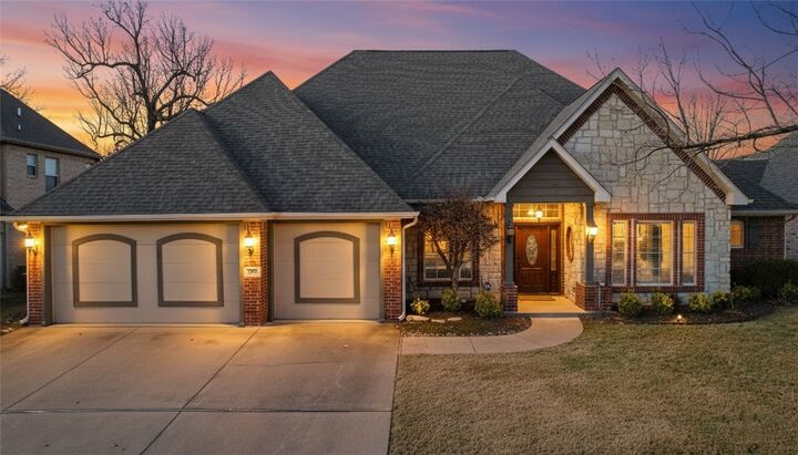 Property Photo: 5205 S Bent Tree Drive AR 72745