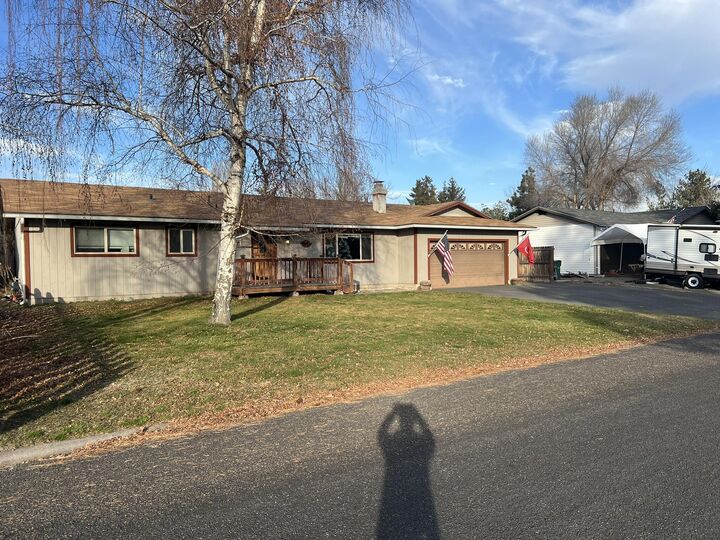 Property Photo: 4803 Sumac Avenue OR 97603