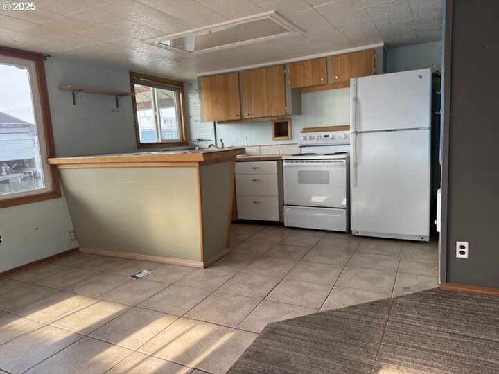 Property Photo: 2901 NE Marine Dr. A19 OR 97211