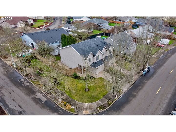 Property Photo: 2081 SW Fellows St OR 97128