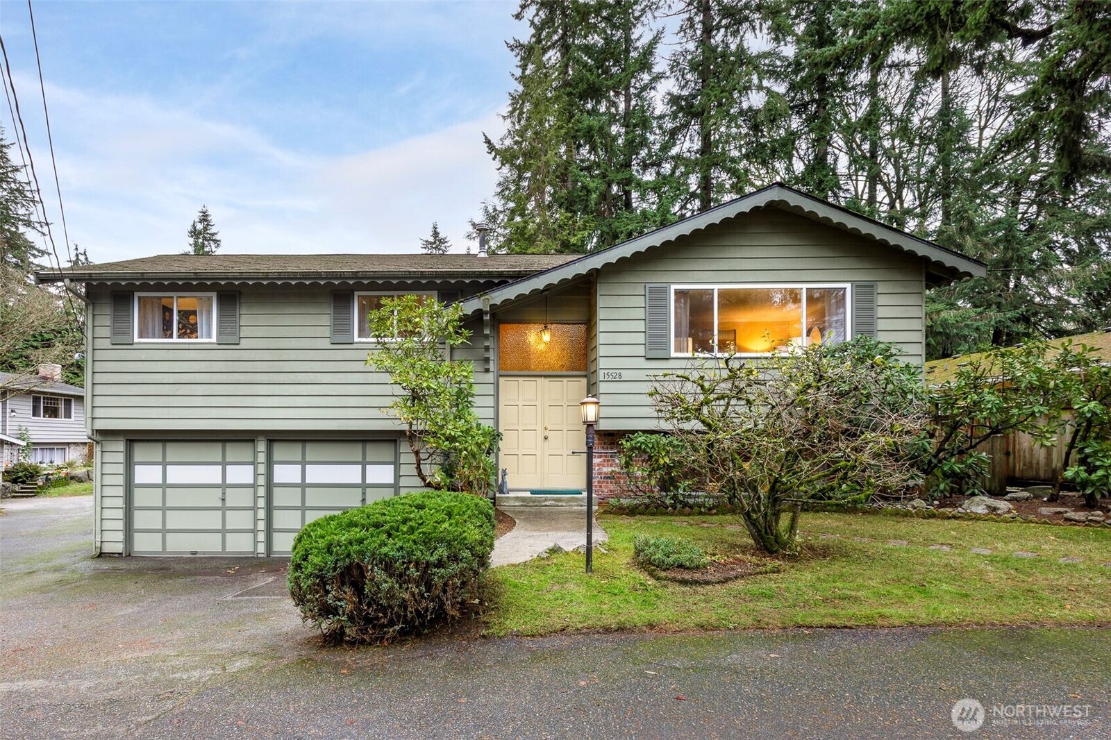 Property Photo: 15528 Greenwood Avenue N WA 98133