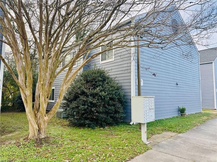 Property Photo:  1203 Jamestown Rd E4  VA 23185 