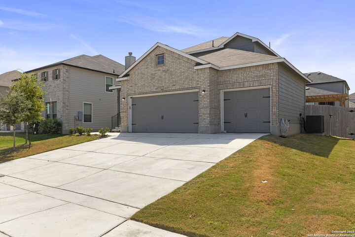 Property Photo: 331 Saddle Dawn TX 78108