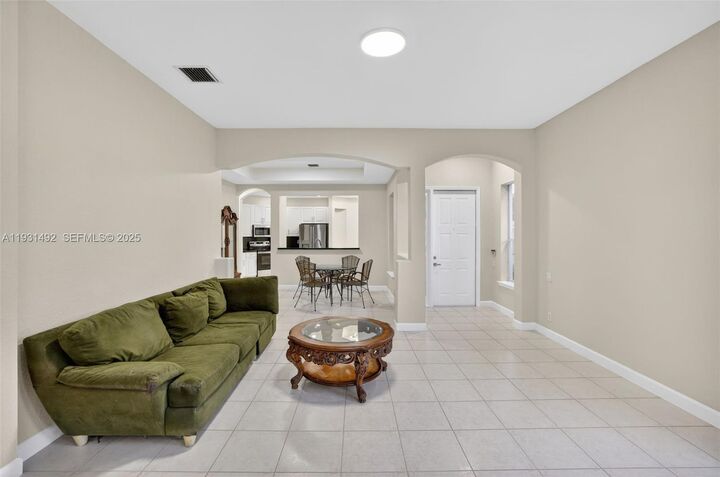 Property Photo: 940 N Harbor Vw N FL 33019