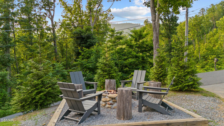 Property Photo:  834 Pine Top Lane  TN 37738 