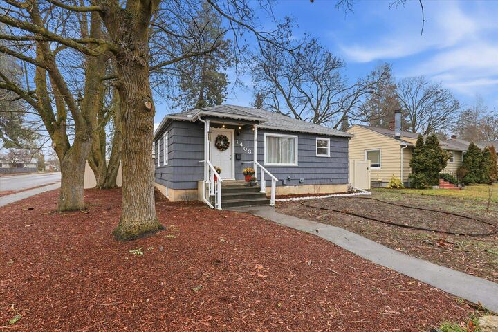Property Photo: 1403 E Thurston Ave WA 99203