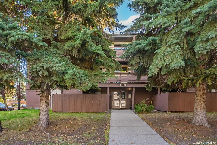 Property Photo: 437 Pendygrasse Road 302 SK S7M 5C1