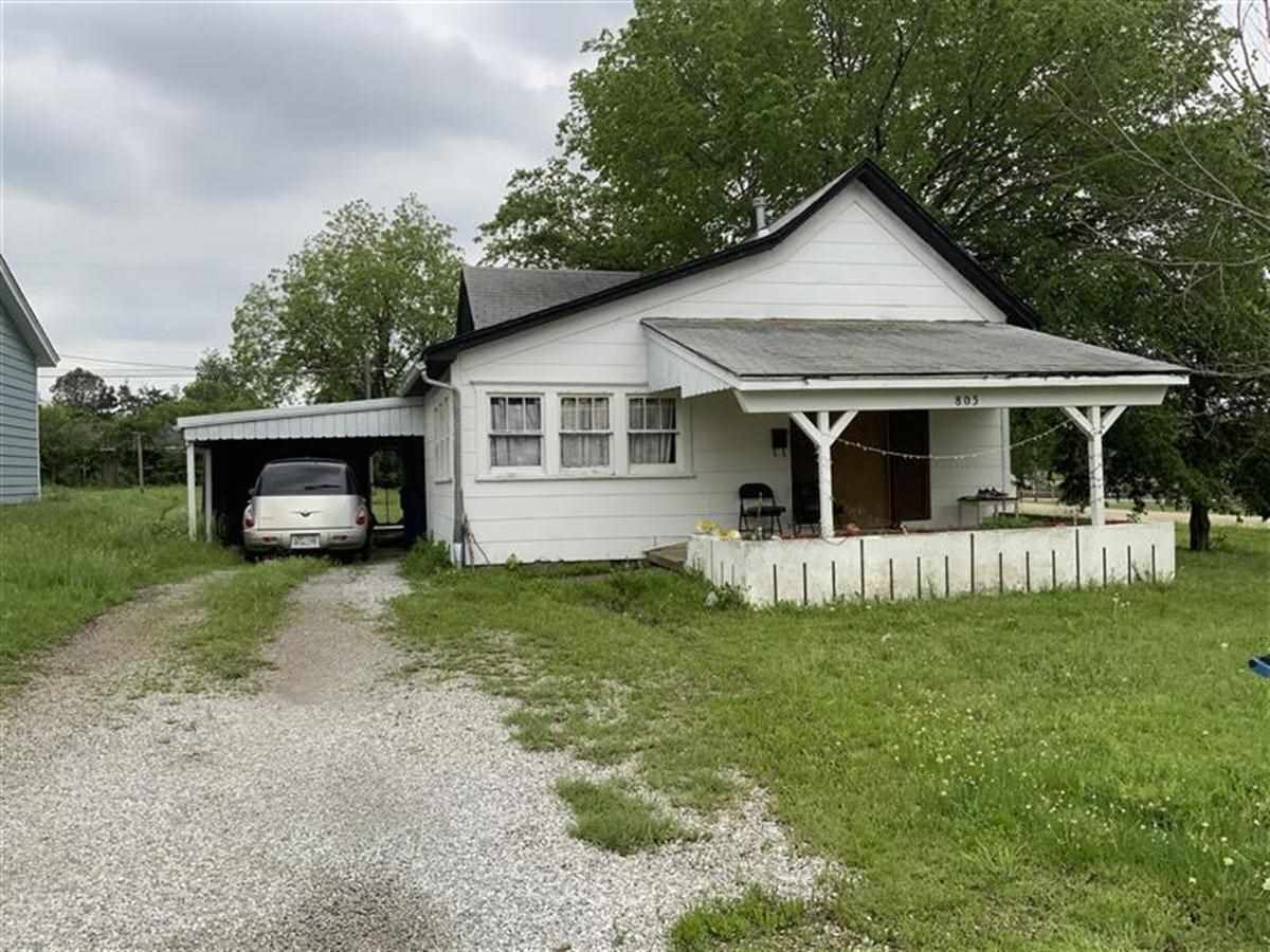 Property Photo:  803 E 3rd  OK 74023 